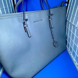 Like new Pearl Grey Micheal Kors Tote bag